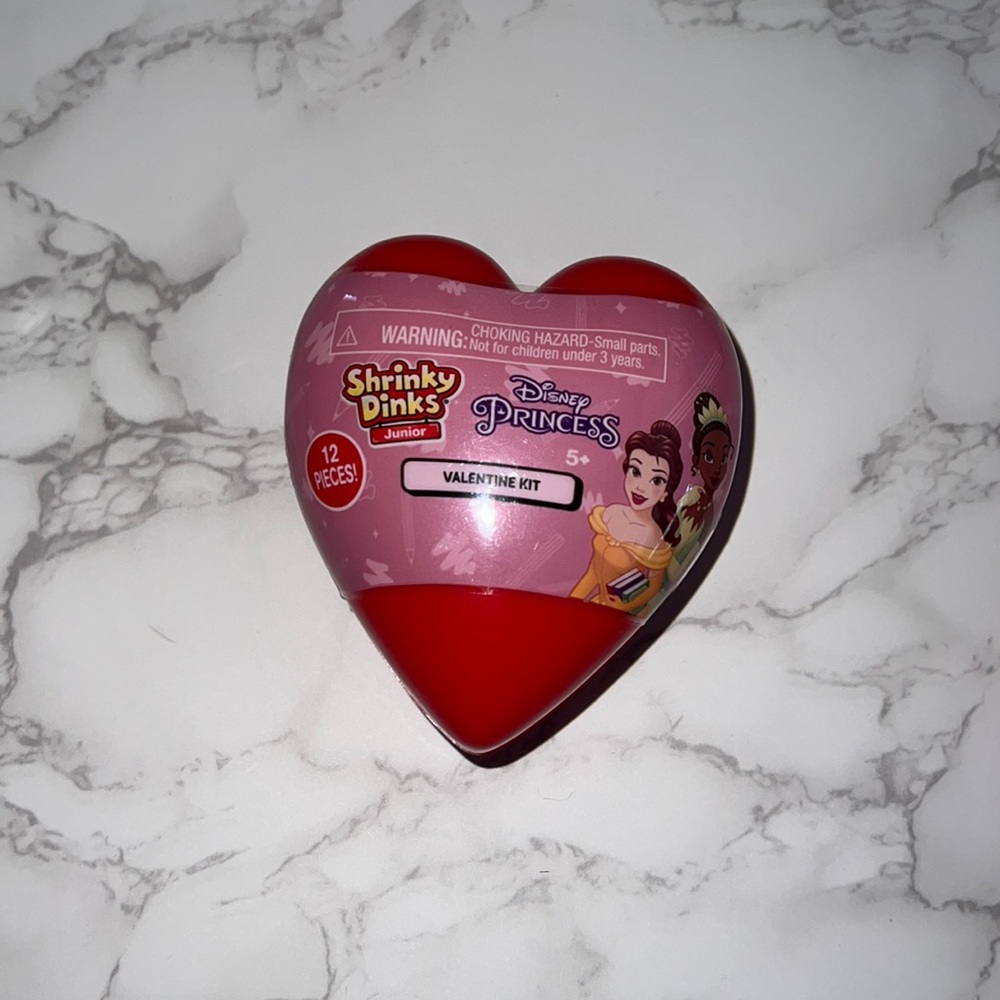 NWT Disney Princess 12pc Shrinky Dinks Junior Heart Valentine Kit